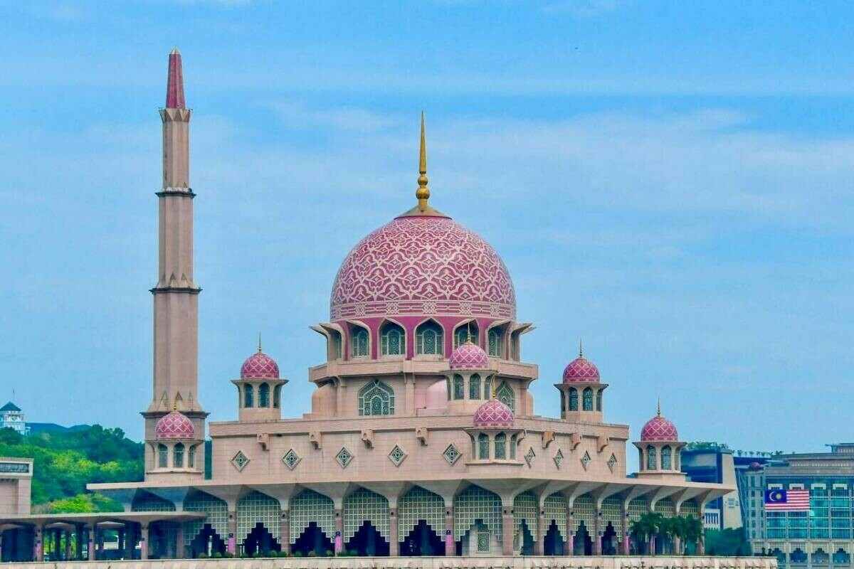 Рөстәм Миңнеханов Малайзия башкаласындагы Путра мәчете фотосын күрсәтте