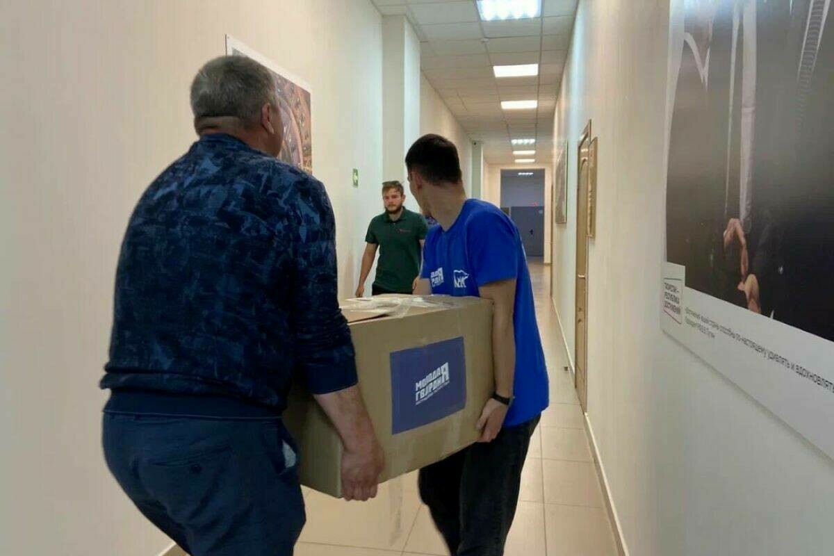 Казанда «Бердәм Россия» партиясе һәм яшь гвардиячеләр Курск өлкәсе халкы өчен ярдәм җыйды