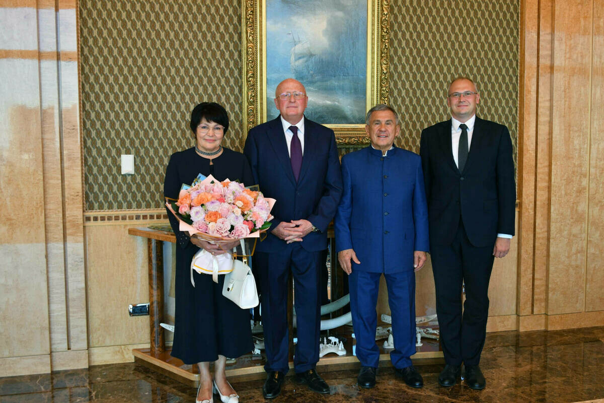 Рөстәм Миңнеханов Гамалея үзәге җитәкчесе белән яңа вакциналар ясау турында фикер алышты