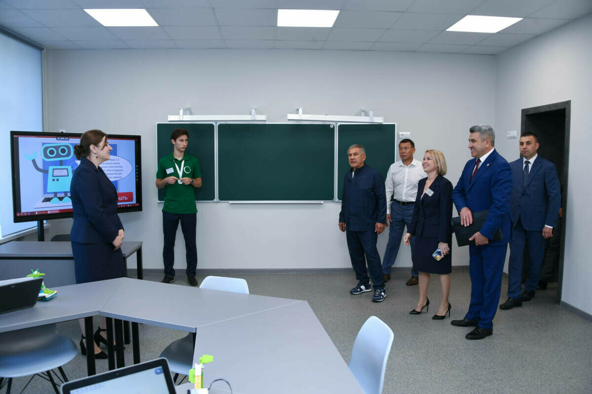 Миңнеханов Түбән Камада капремонт ясалган химия-технология институтын, көллиятне карады