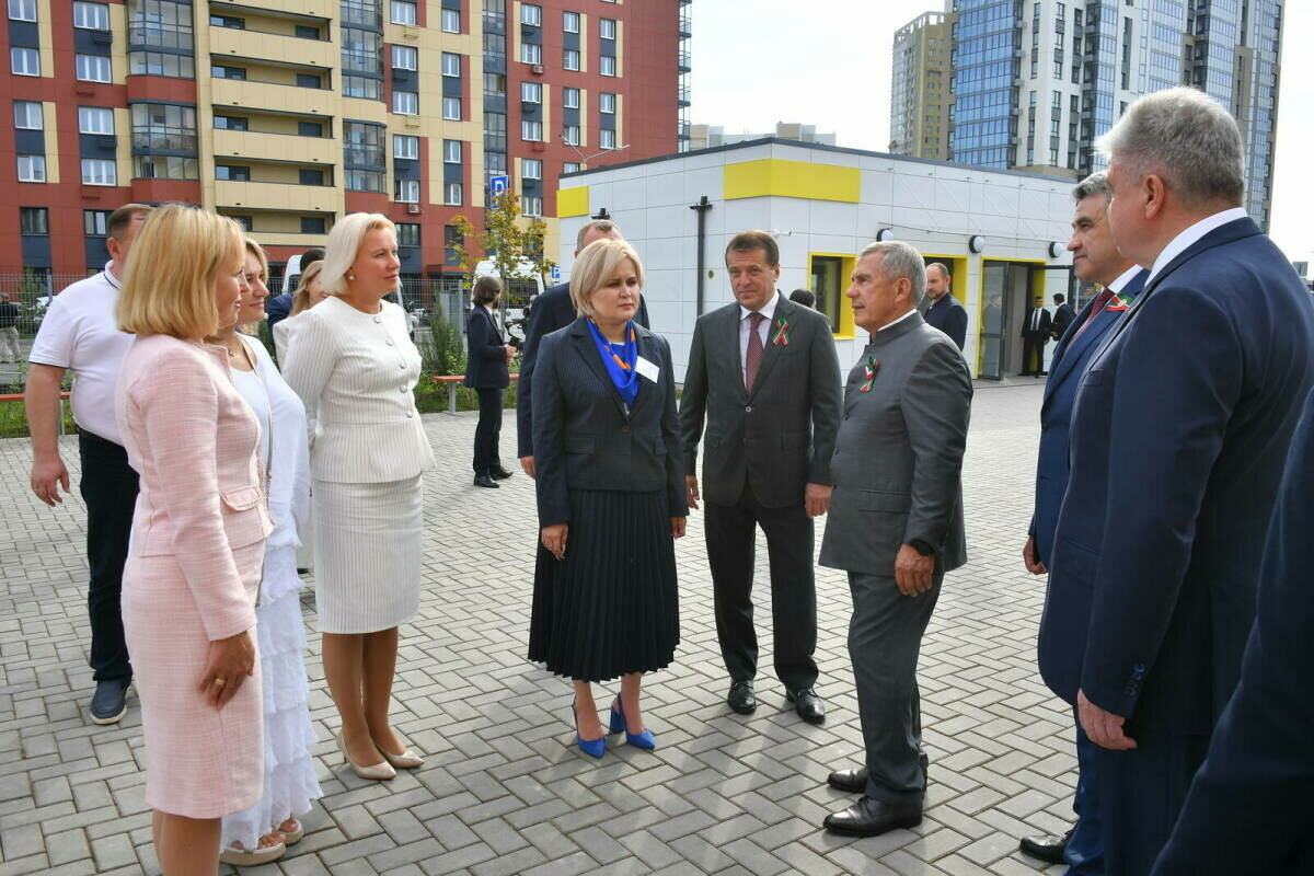 Рөстәм Миңнеханов: Яңа уку елында 11 мәктәп һәм 10 балалар бакчасы ачыла