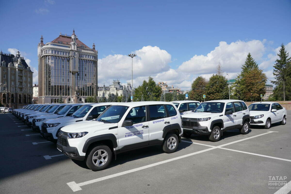 Миңнеханов Татарстан ветеринария хезмәткәрләренә машина ачкычлары тапшырды