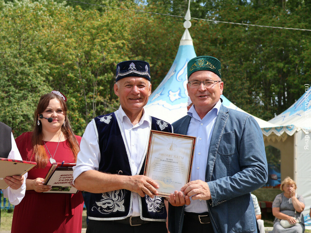 Удмуртиянең «Яңарыш» газетасы: Яшәсен гармун, тальян моңнары!