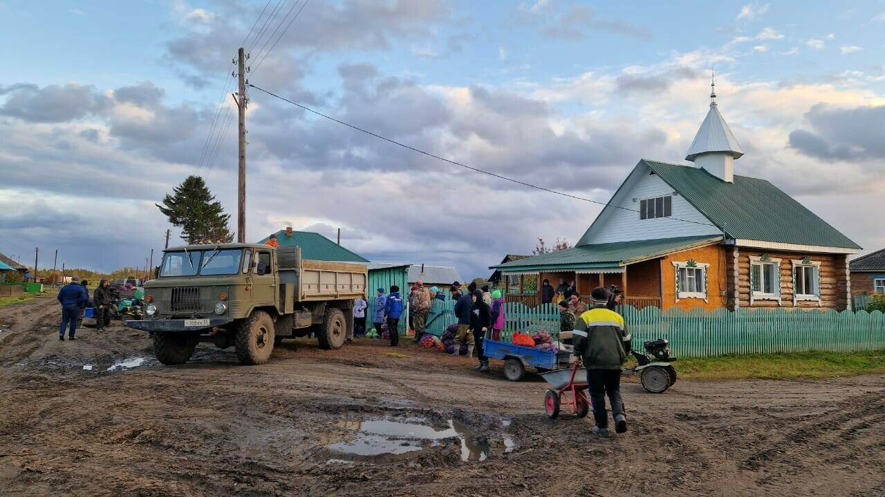 Васил Шәйхразыев Омск өлкәсендә Эбәргүл авылы халкы белән очрашты