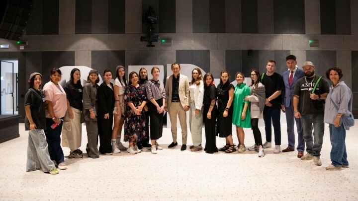 Әлмәт районы башлыгы Россиянең төрле төбәкләреннән килгән блогерлар белән очрашты