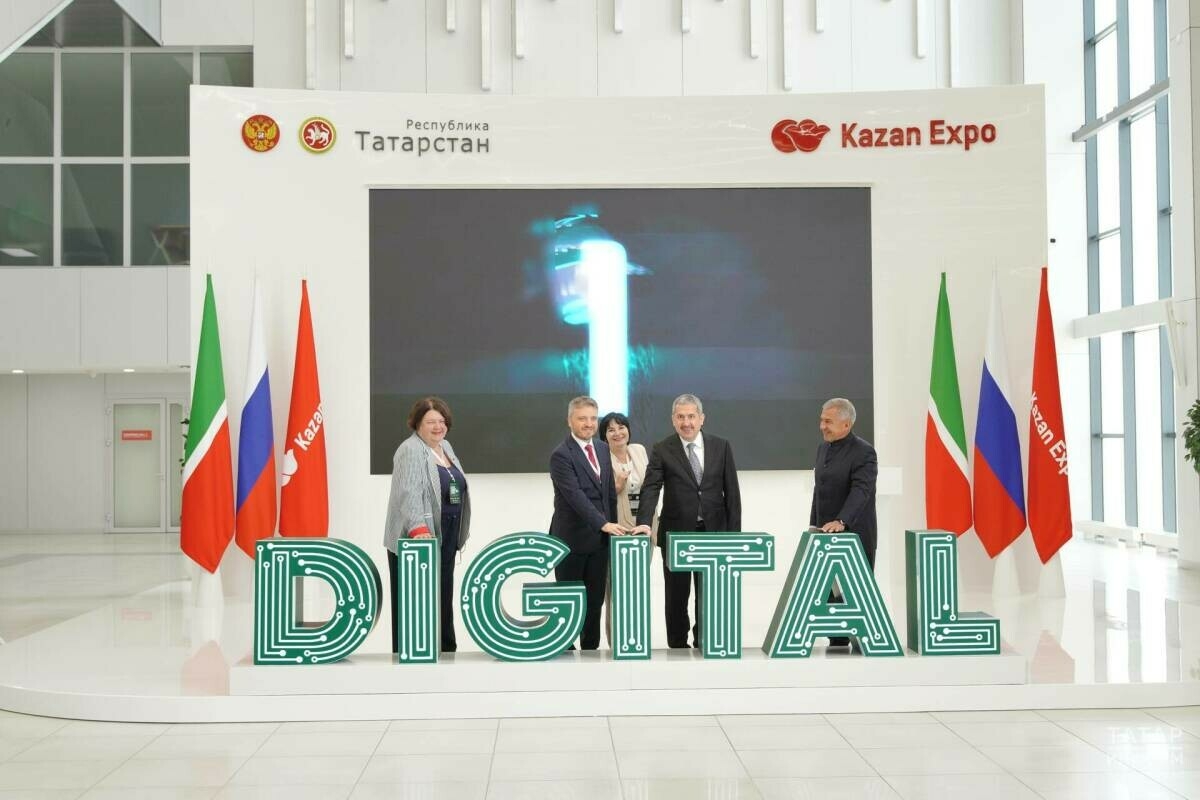 Рөстәм Миңнеханов Kazan Digital Week 2024 халыкара форумына старт бирде