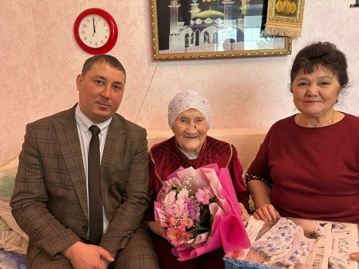 Тукай районында яшәүче тыл ветеранын 101 яшьлеге белән котладылар