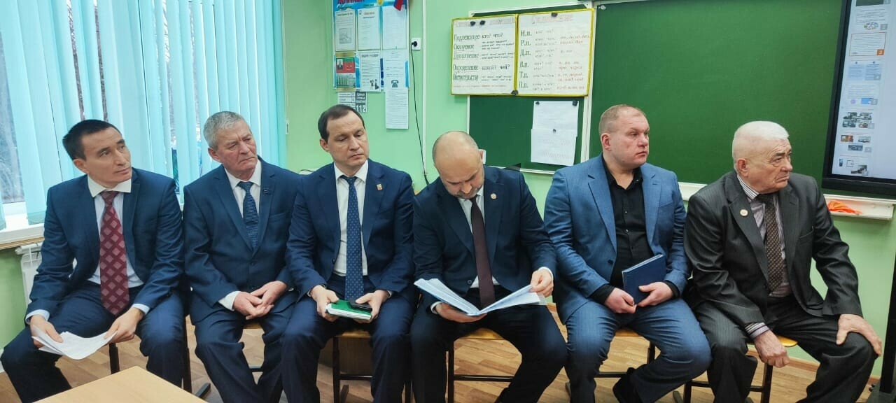 Теләче районы башлыгы укучылар белән һөнәр сайлау турында сөйләште