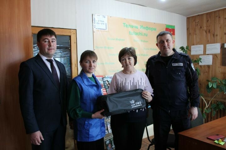 Теләчедә штрафсыз машина йөртүчеләрне бүләкләгәннәр