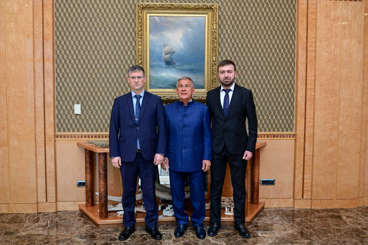 Рөстәм Миңнеханов Идел буе транспорт прокуроры Максим Суров белән очрашты