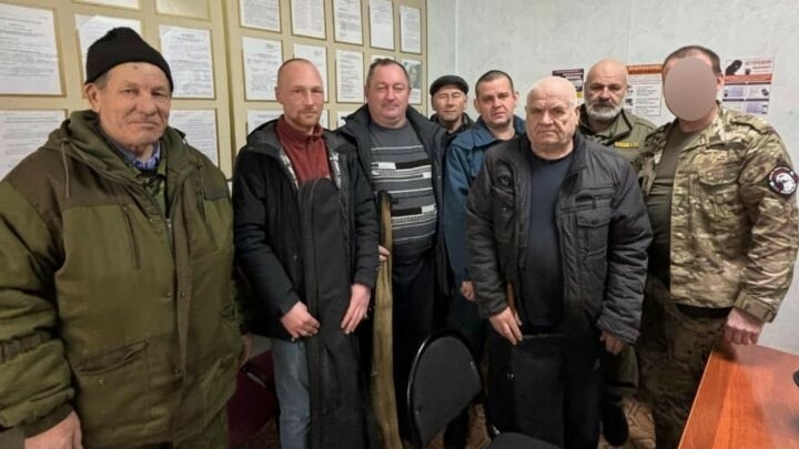 Чистай аучылары махсус хәрби операция ихтыяҗлары өчен мылтыклар һәм патроннар тапшырды