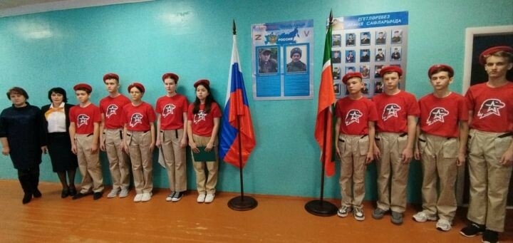 Зәй районы Кадер мәктәбендә һәлак булган хәрбиләр истәлегенә хәтер стенды булдырылды