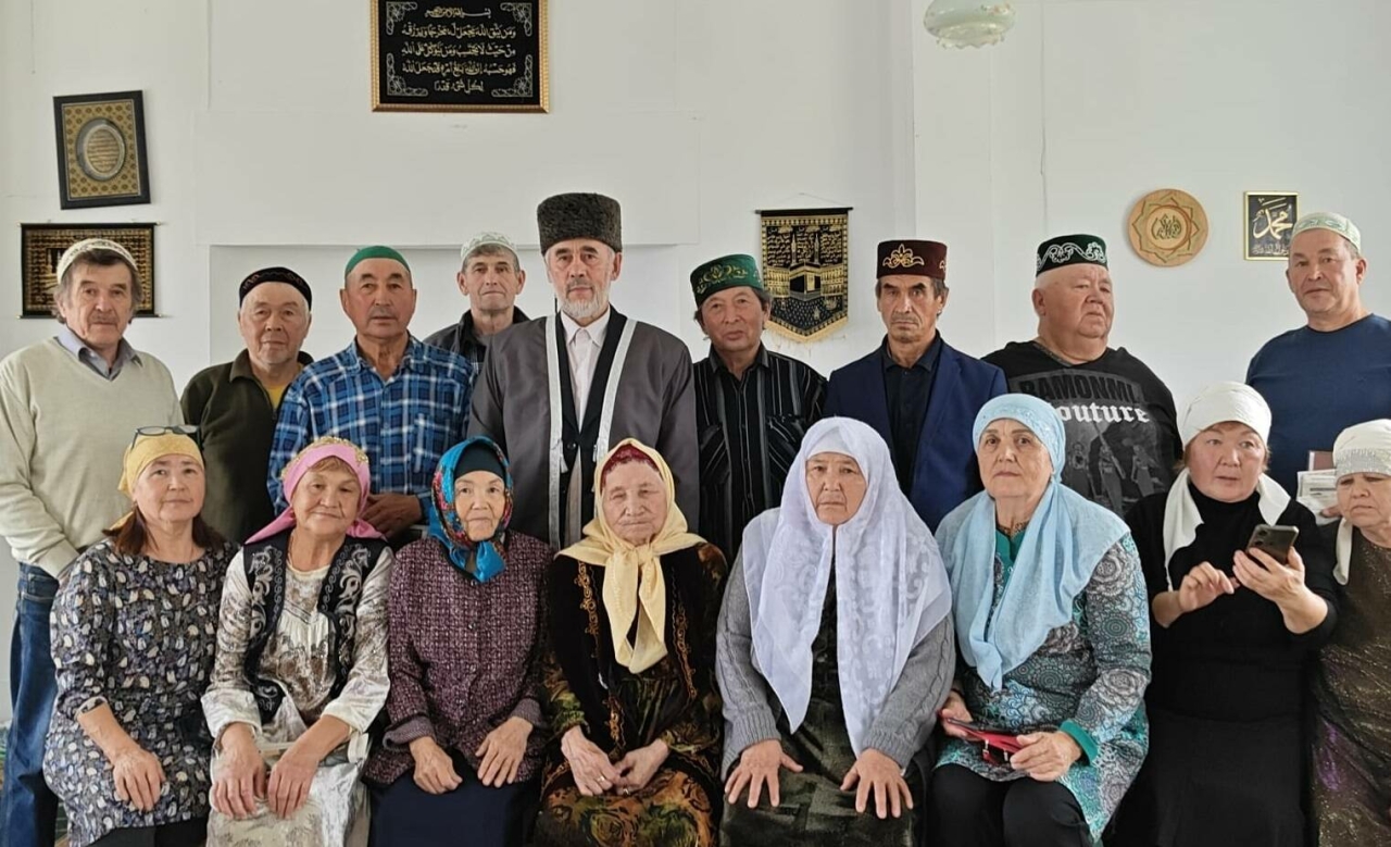 Баеш авылында узган Мәүлид ашына Тубыл, Төмән шәһәрләреннән кунаклар килгән