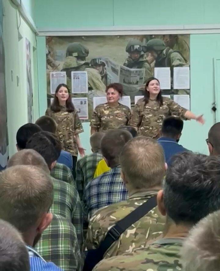 Чистай укучылары госпитальдә яралы сугышчылар өчен оештырылган концертта катнашты