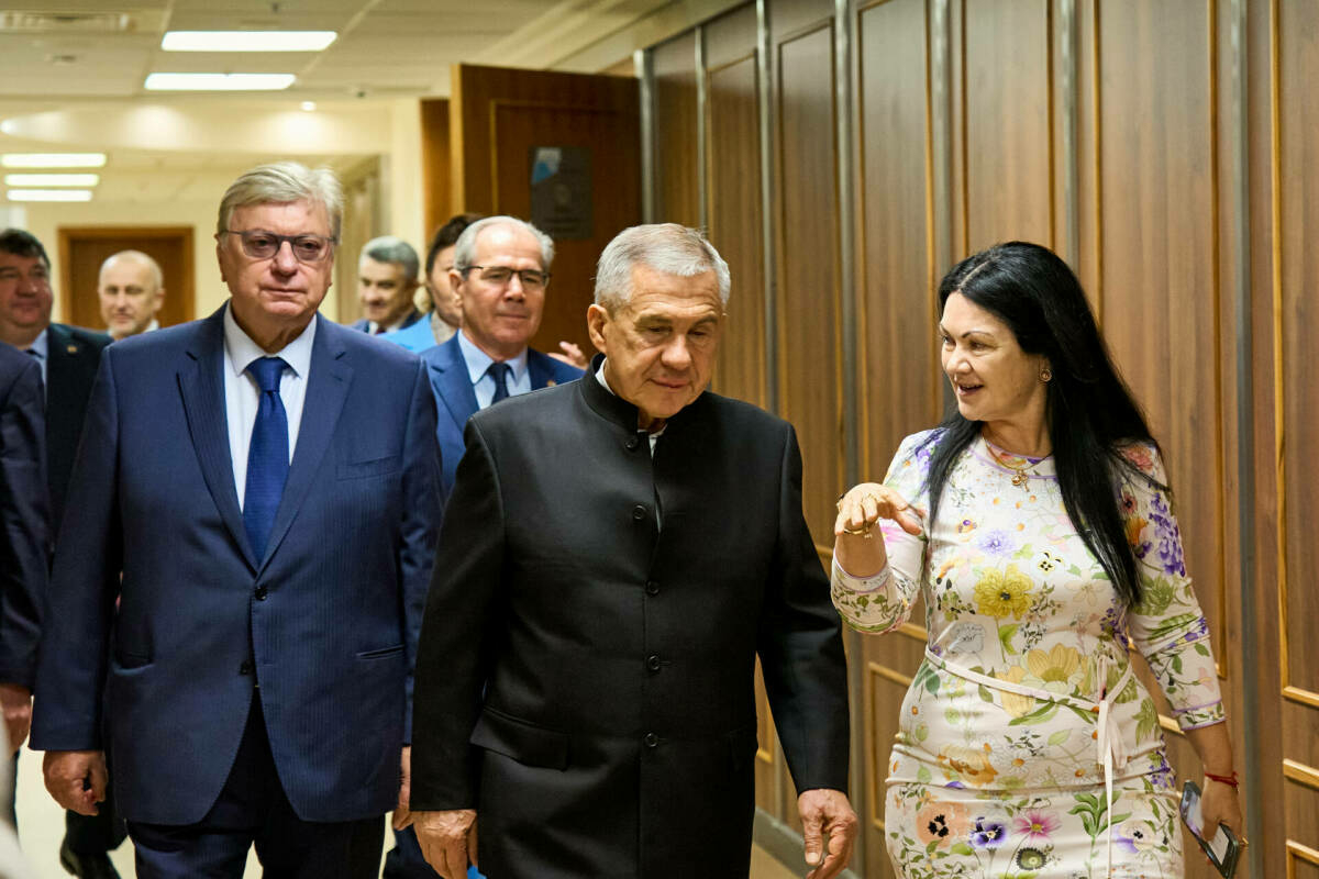 Миңнеханов халыкара мөнәсәбәтләр институты ректоры белән хезмәттәшлек турында сөйләште