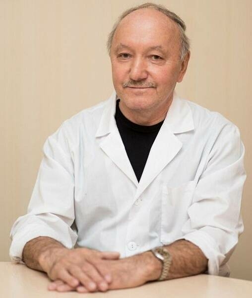 Удмуртиядән 50 ел табиб булып эшләүче Әнвәр Вәлиев: Нәселебездә – 25 табиб