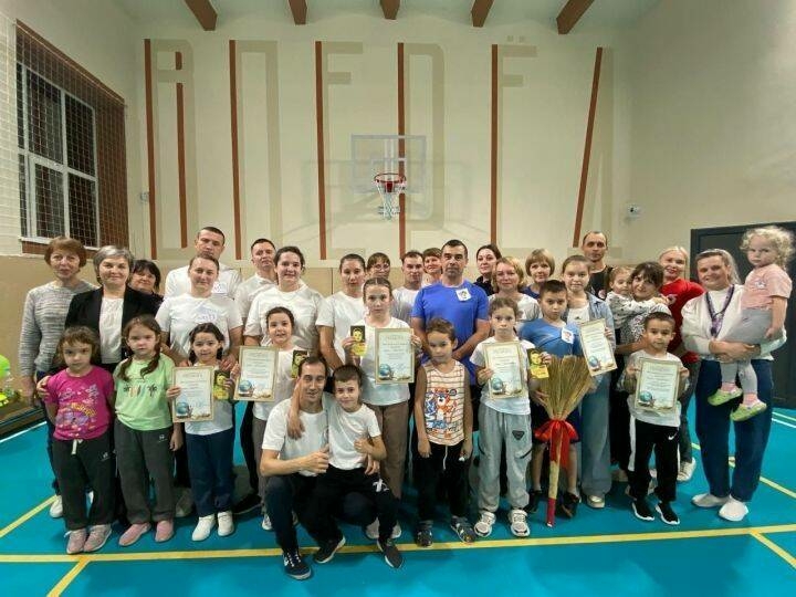 Аксубай мәктәбендә Әти көне уңаеннан гаилә эстафетасы узды