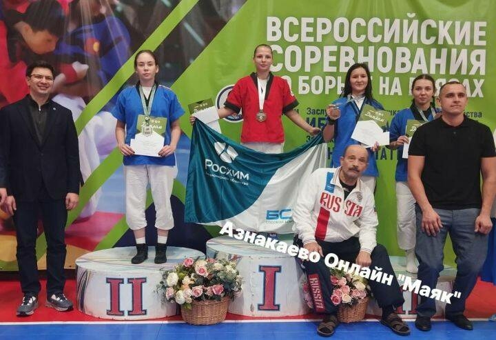 Азнакай көрәшчеләре бөтенроссия ярышларында алты медаль яулады