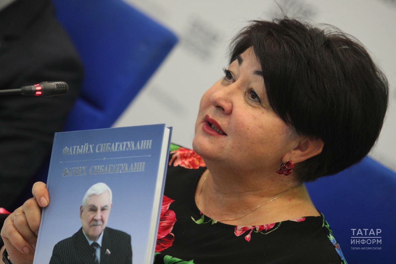 Гөлназ Шәйхи дәүләт эшлеклесе Фатыйх Сибагатуллинга багышлап китап чыгаруларын хәбәр итте