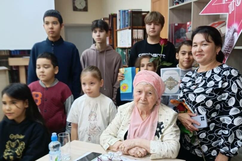 Төмәннән Галия Абайдуллина: Татар халкы гомер-гомергә китап укырга яраткан