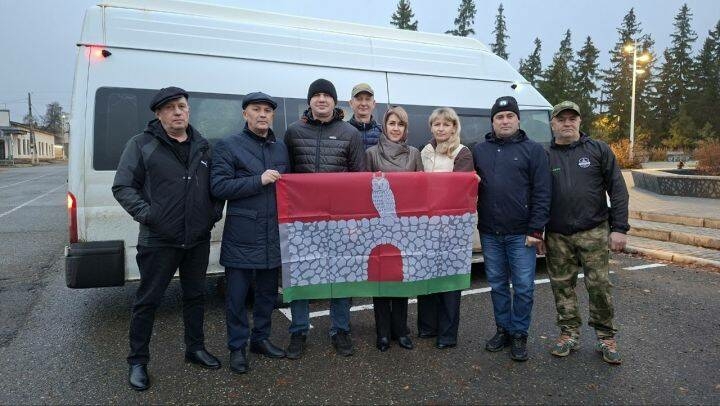 Чирмешән районы башлыгы хәрбиләргә гуманитар ярдәм илтергә киткән