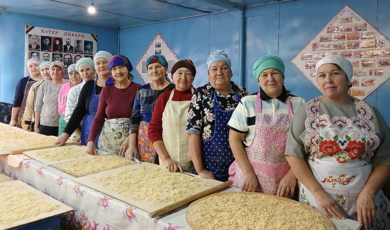 Актаныш районы Иске Богады авылында хәрбиләр өчен токмач кистеләр