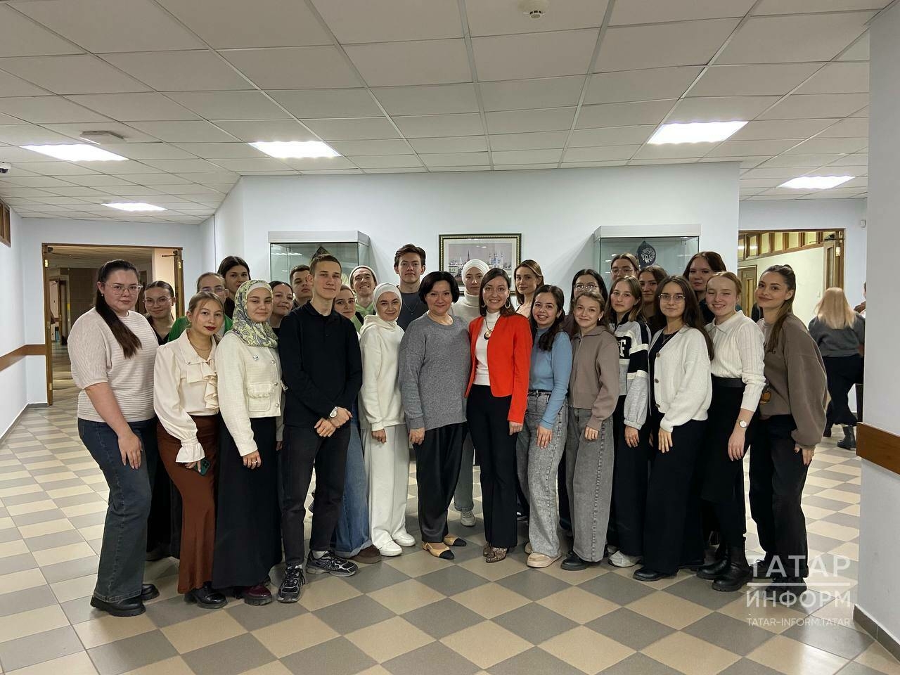 Филология институты студентлары «Татар-информ» редакторы урынбасары белән очрашты