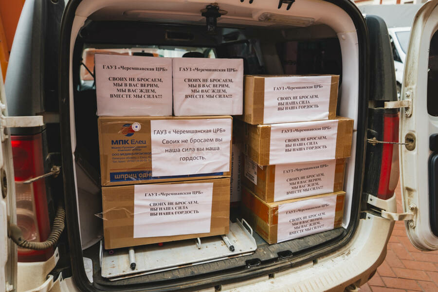 Чирмешән хастаханәсе Татарстан мөфтиятенә хәрбиләр өчен гуманитар йөк тапшырды