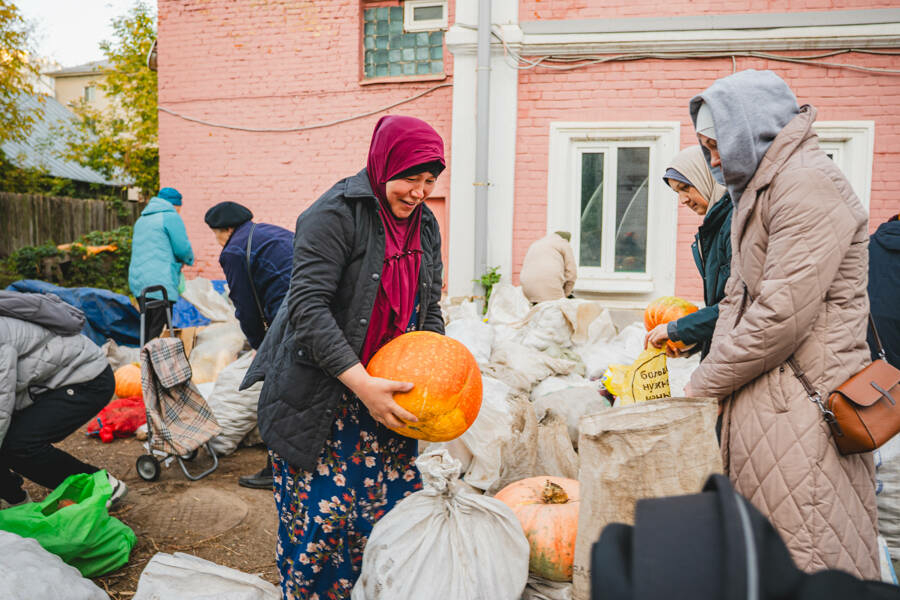 «Зәкят» хәйрия фонды 750 гаиләгә 22 тоннадан артык гошер таратты