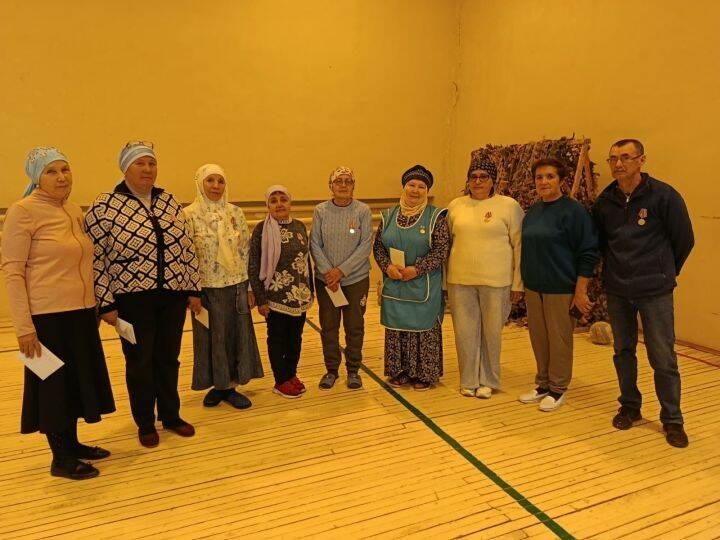 Яшел Үзәндә  «Махсус хәрби операциядә фронтка ярдәм иткәне өчен» медальләре тапшырылды