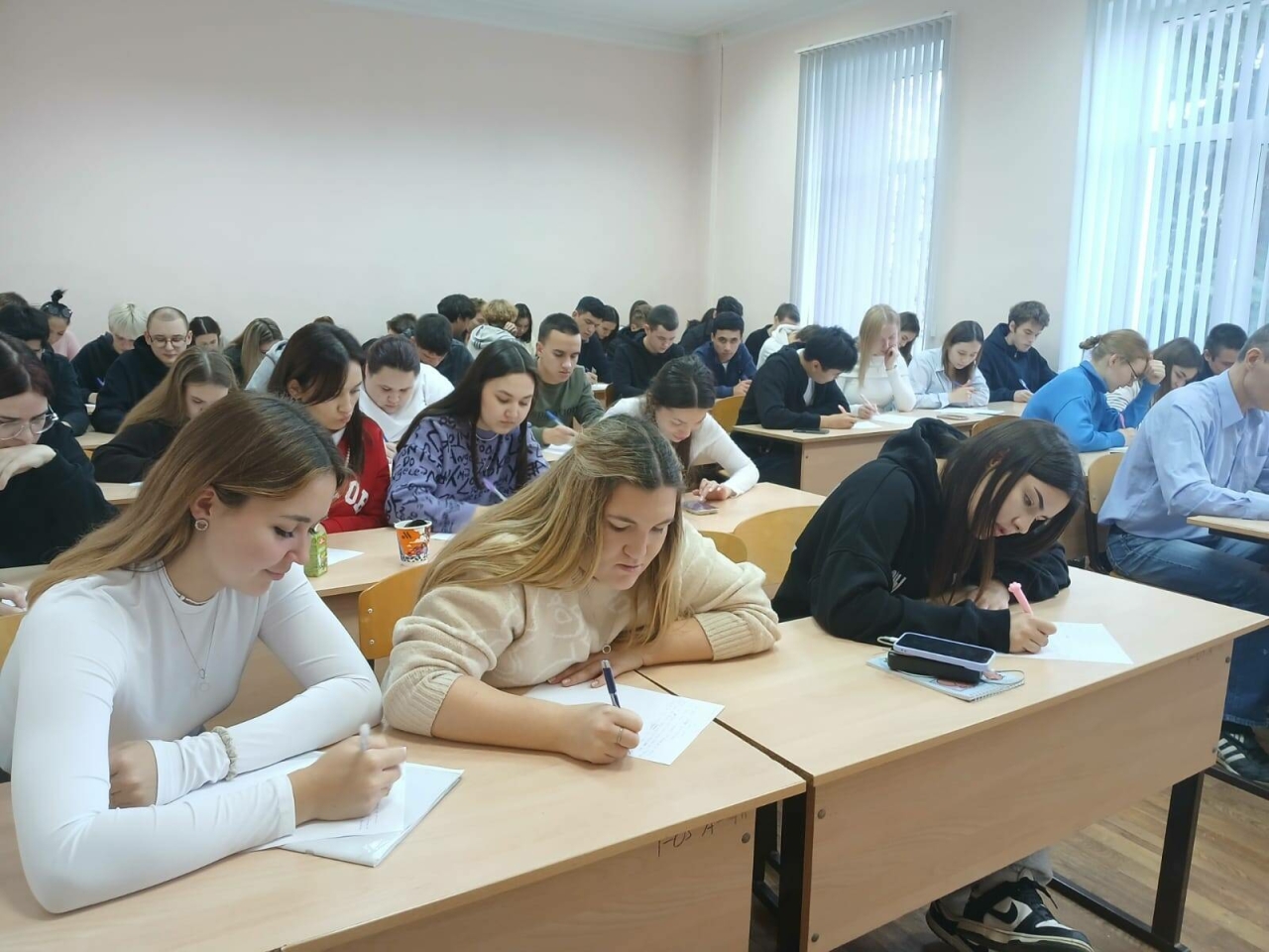 Казан кооператив институты студентлары «Татарча диктант» акциясендә катнашты