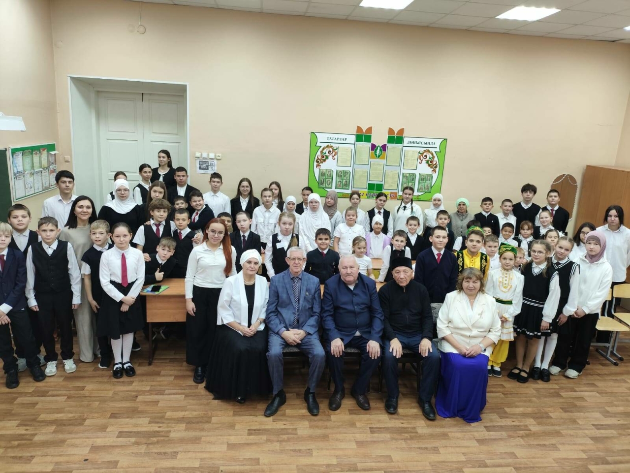 Чистайда «Казан утлары» редакциясе «Энҗеләр» әдәби берләшмәсе әгъзалары белән очрашты