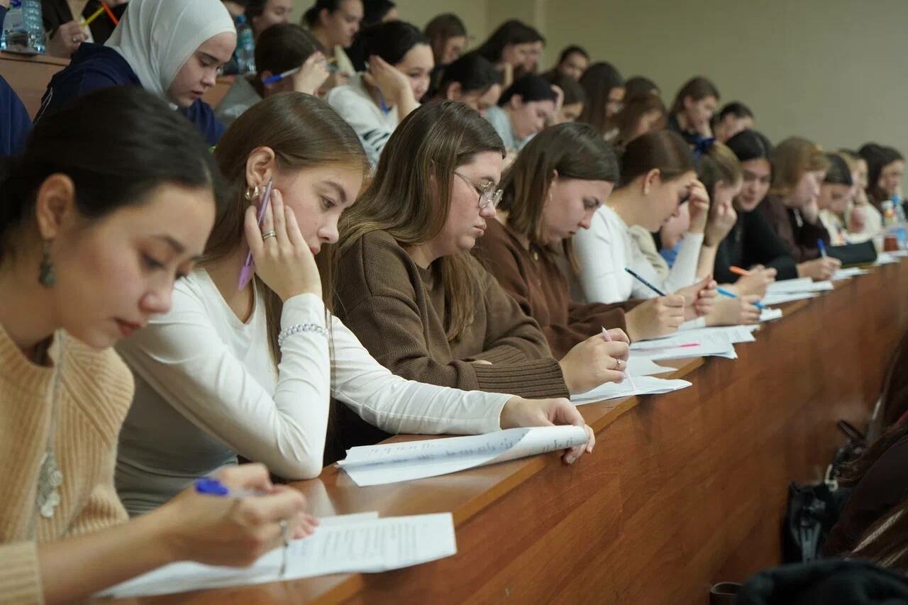 Филология институтында татар теленнән студентлар өчен республика олимпиадасы оештырылды