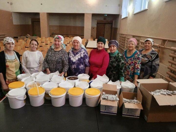 Лениногорскиның Керкәле авылында токмач җәеп кисү һәм үлән чәе тутыру эшләре тәмамланды