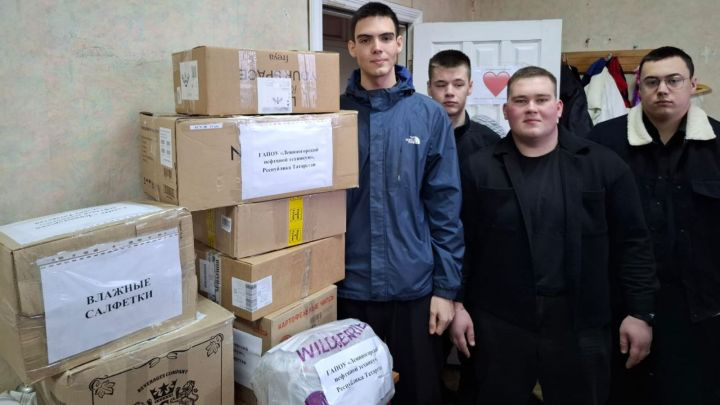 Лениногорск нефть техникумы студентлары хәрбиләр өчен ярдәм җыйган