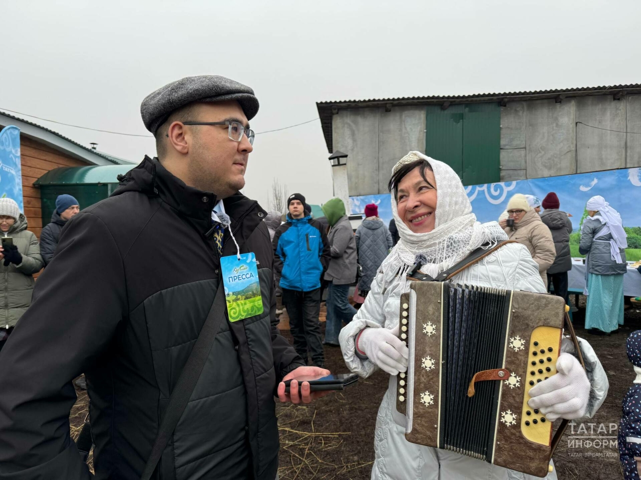 Түбән Каманың Колмакчы авылындагы «Каз өмәсе»ндә: Өмәләр үткәрелүгә шатланмаган кая ул