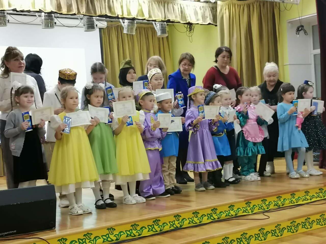 Тубылда Гөлфизәр Габдрахманова исемендәге шигырь укучылар бәйгесенә йомгак ясалган