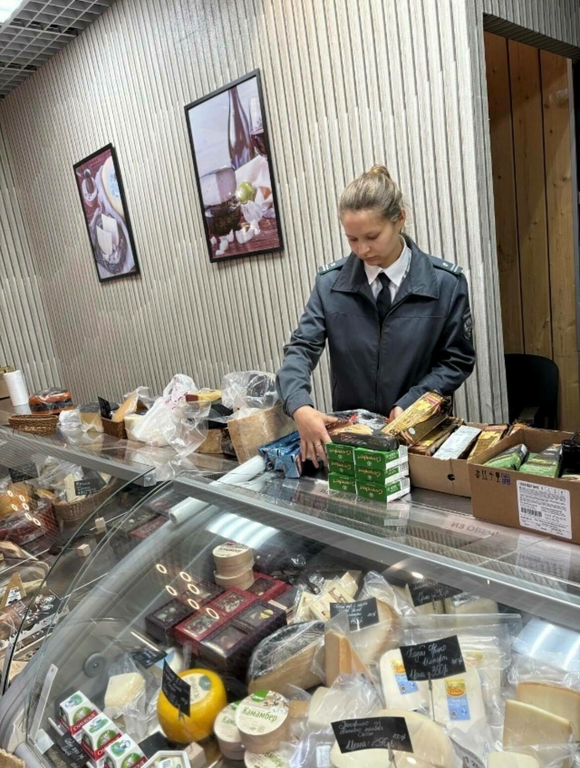 Казандагы сыр кибетендә Россиядә сату тыелган 24 килограм сыр ачыкланган