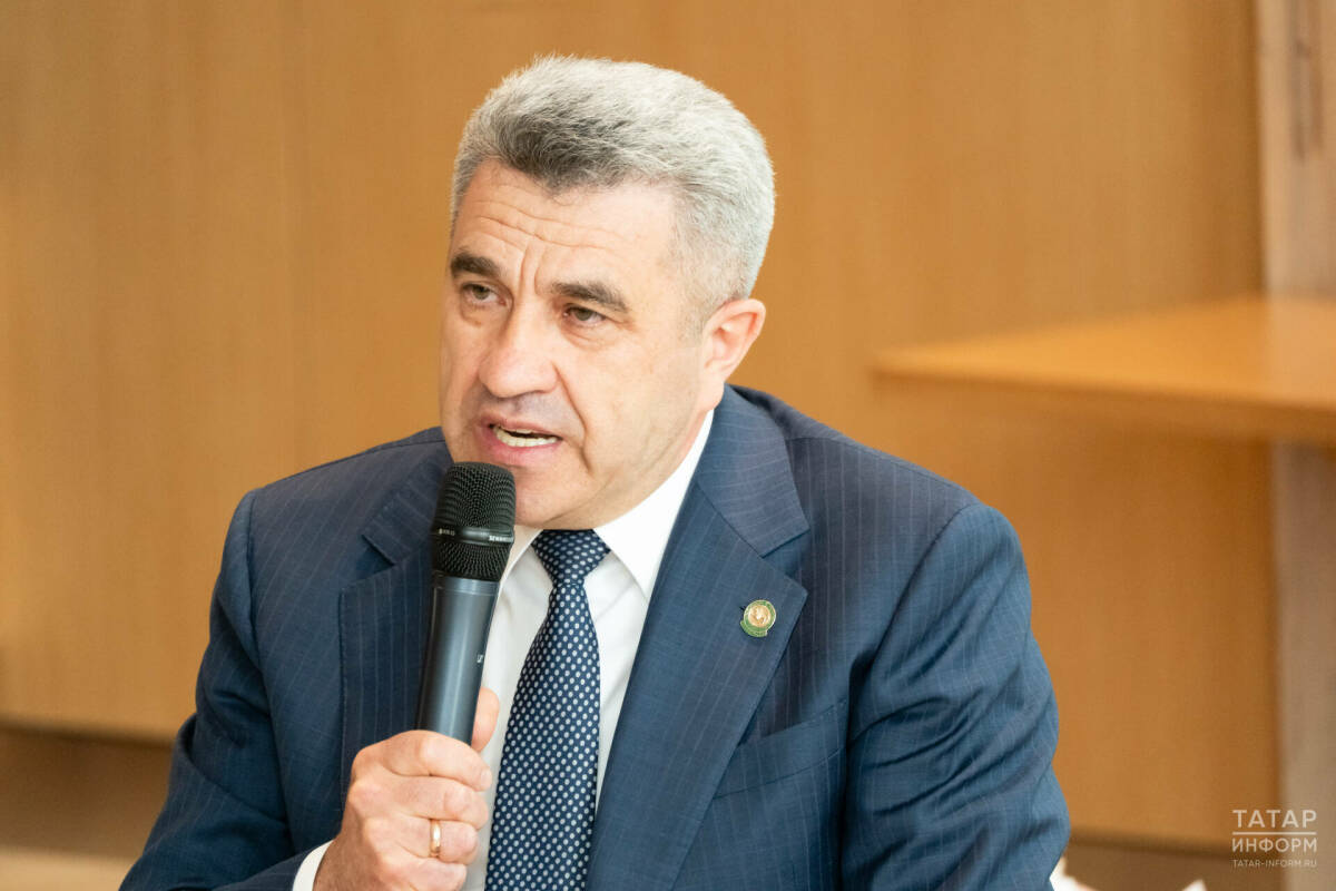 Татарстан Россия төбәкләренә 16 млн сумга татар телендәге дәреслекләр тапшырды