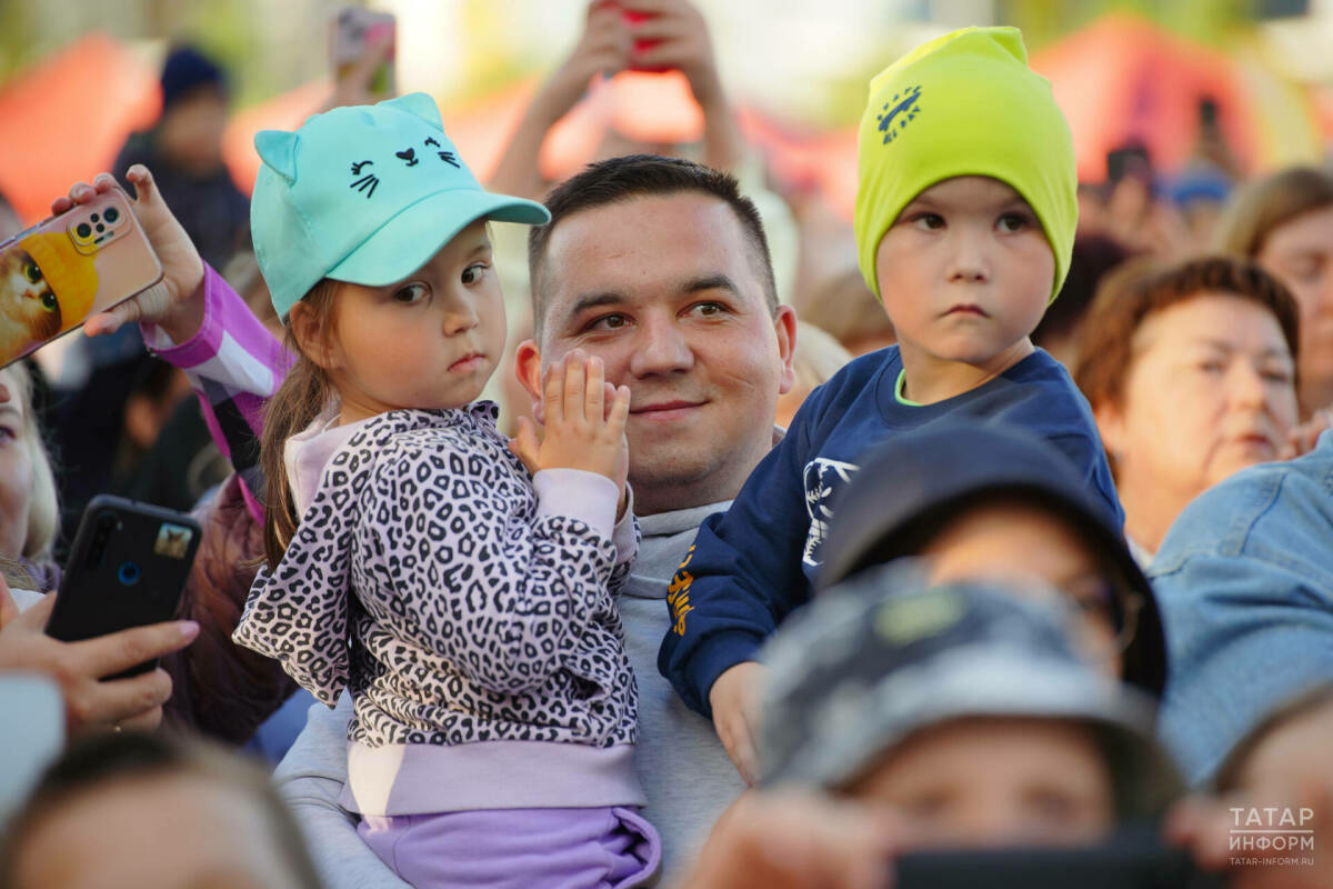 Депутат Россиядә күп балалы ир-атлар өчен «Герой-ата» исемен кертергә тәкъдим итте