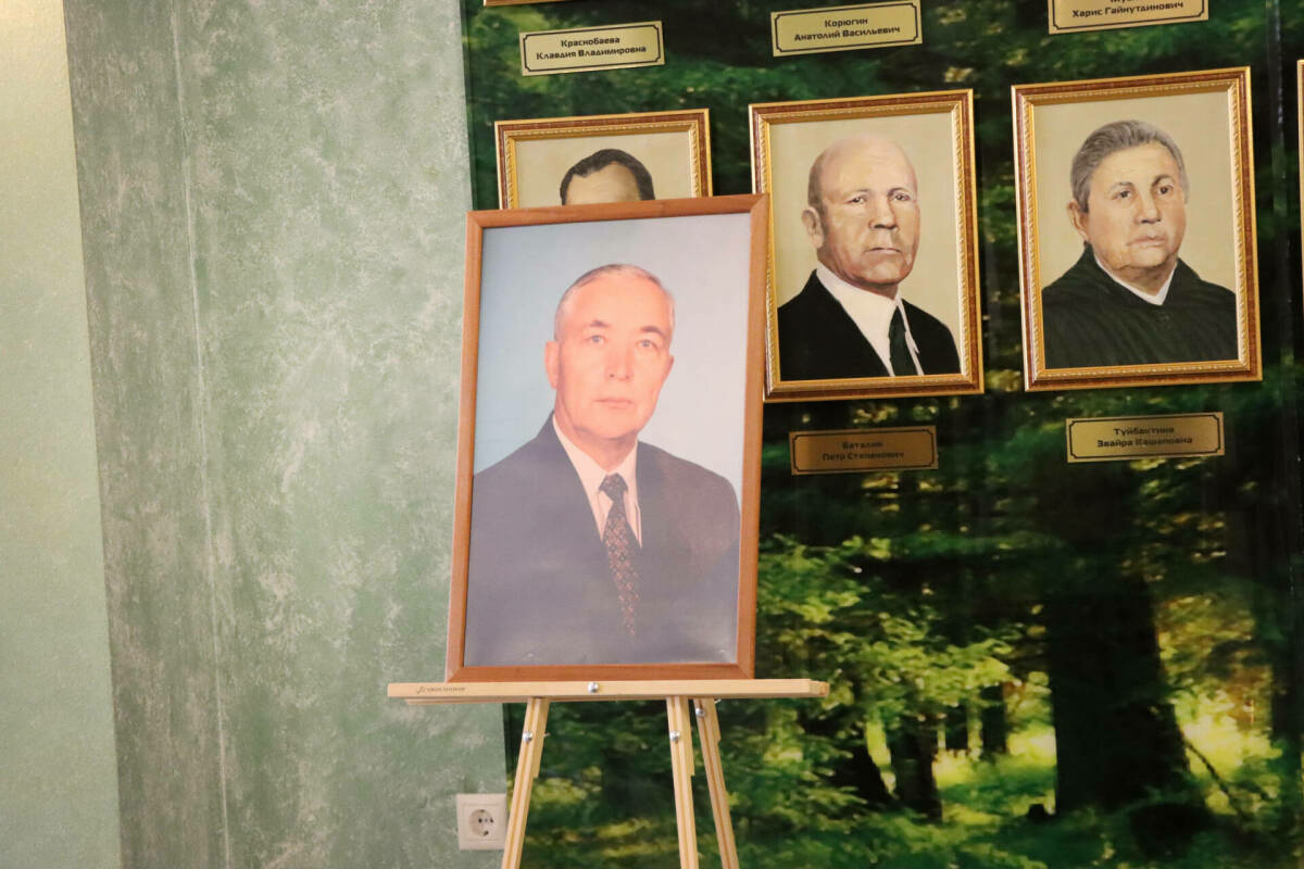 Казанда Урман хуҗалыгы министрлыгының элеккеге башлыгы Әбүзәр Гаянов белән хушлаштылар