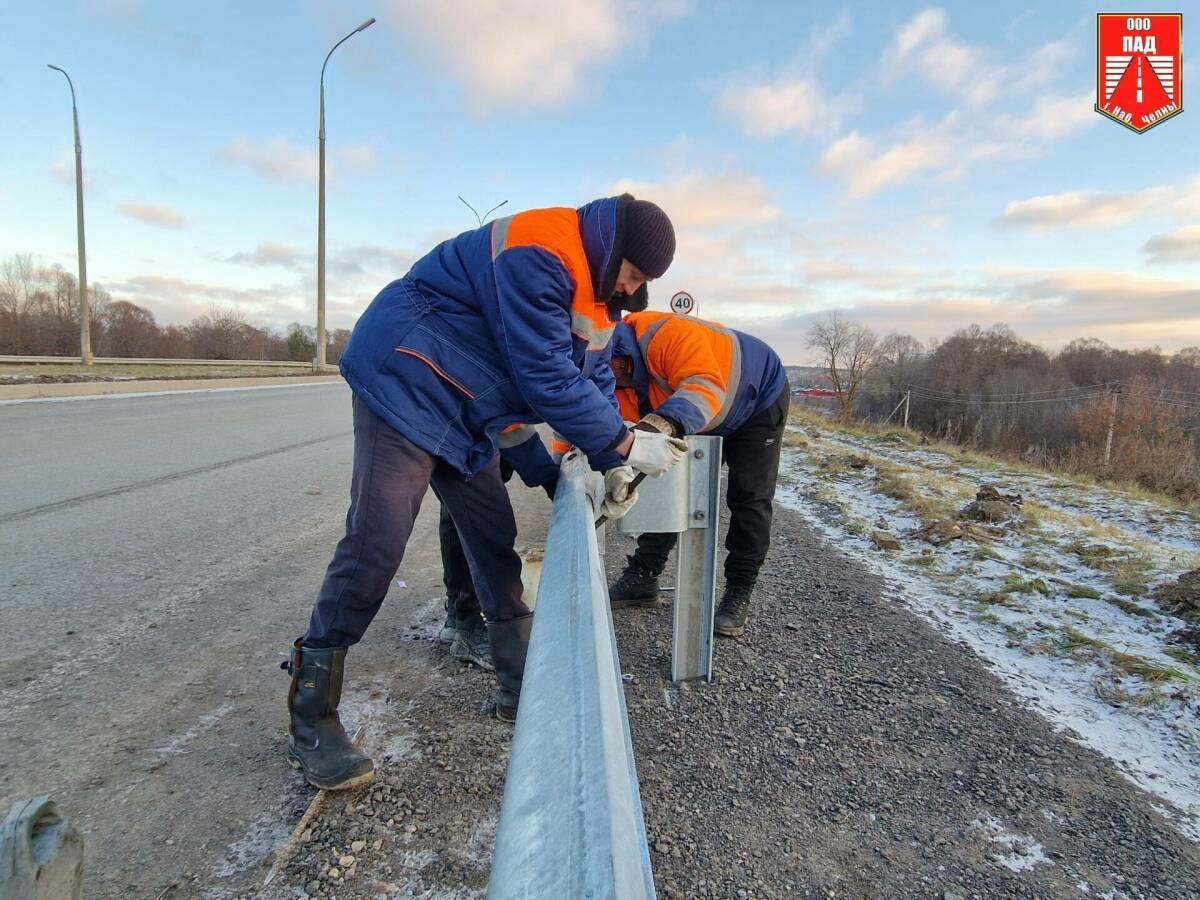 Чаллыда юл һәлакәтенә берничә сәгать кала куелган юл киртәсе машина йөртүчене коткарган