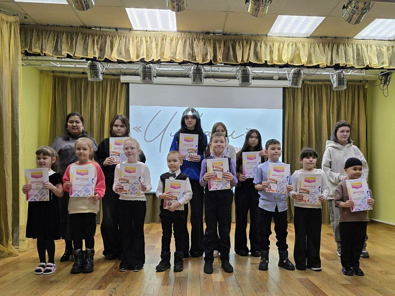 Тубылда «Илһам» себер татарларының рәсемле-декоратив иҗат конкурсына нәтиҗәләр ясалды