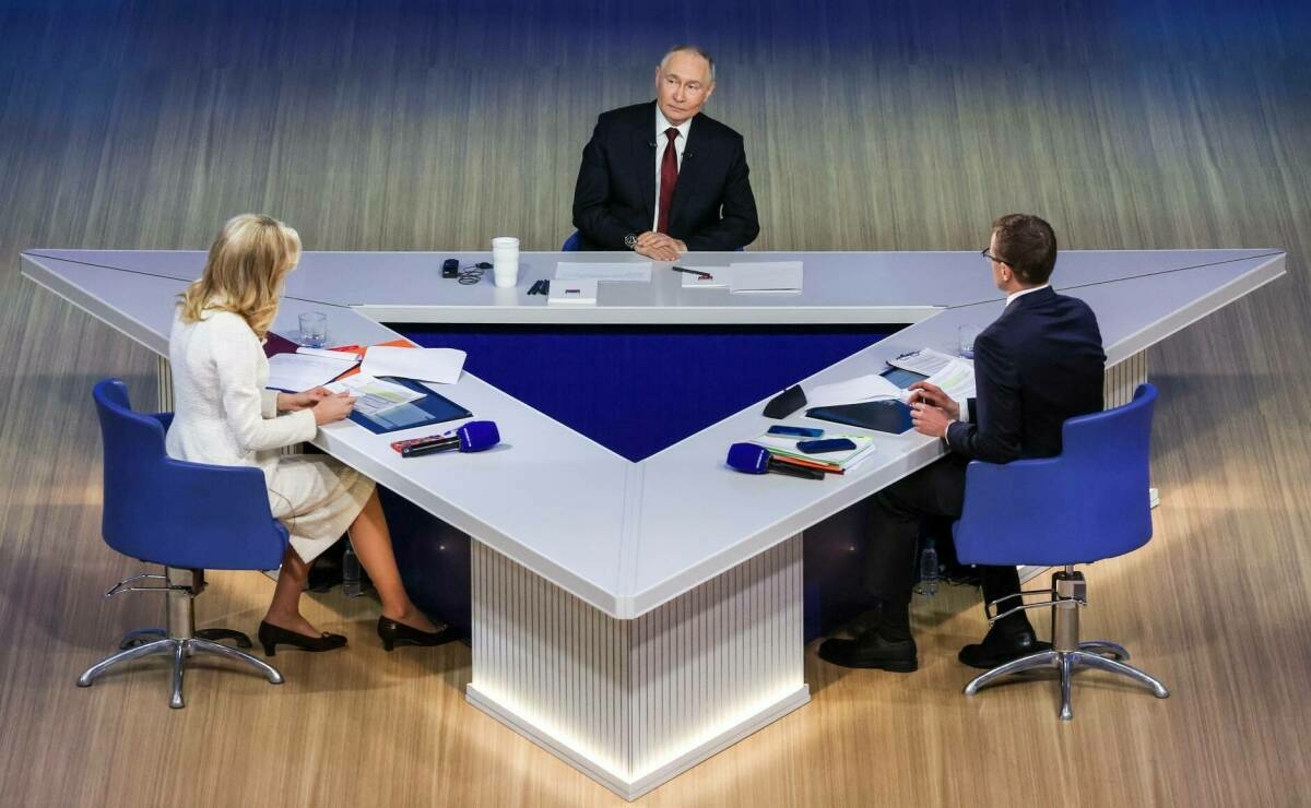 Путин Бердәмлек елында Россия халыкларының мәдәнияте, телләренә ярдәм итү турында сөйләде