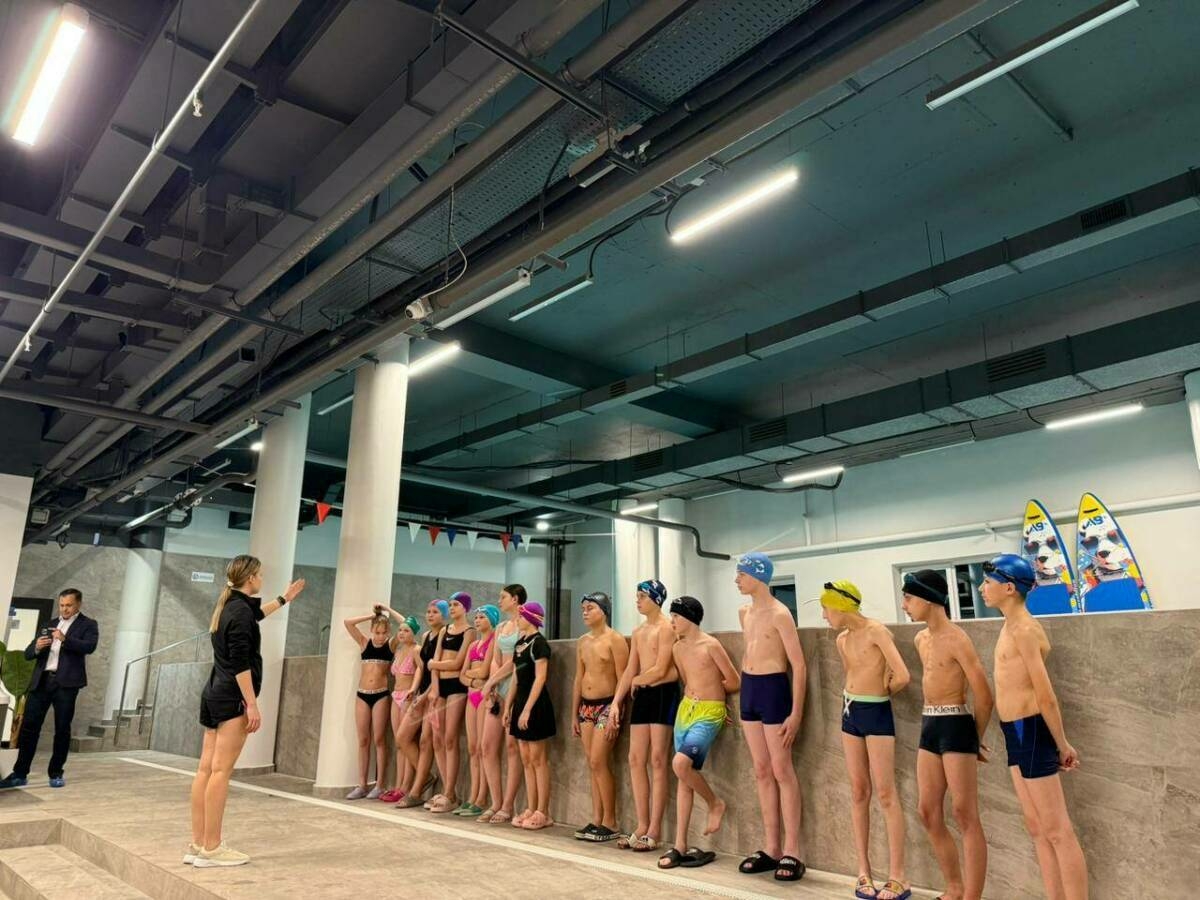 Казанда Бөгелмә хәрбиләренең балалары өчен йөзү буенча мастер-класс узды