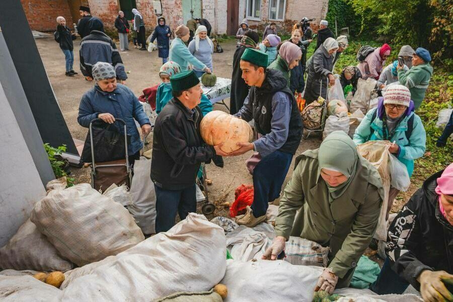 Татарстанда мохтаҗларга 1200 тоннадан артык гошер сәдакасы тапшырылган