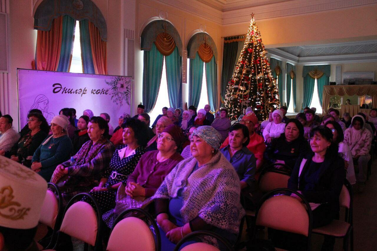 Төмәндә махсус операциядәге хәрбиләр әниләре «Бердәмлектә - безнең көч» кичәсенә җыелды