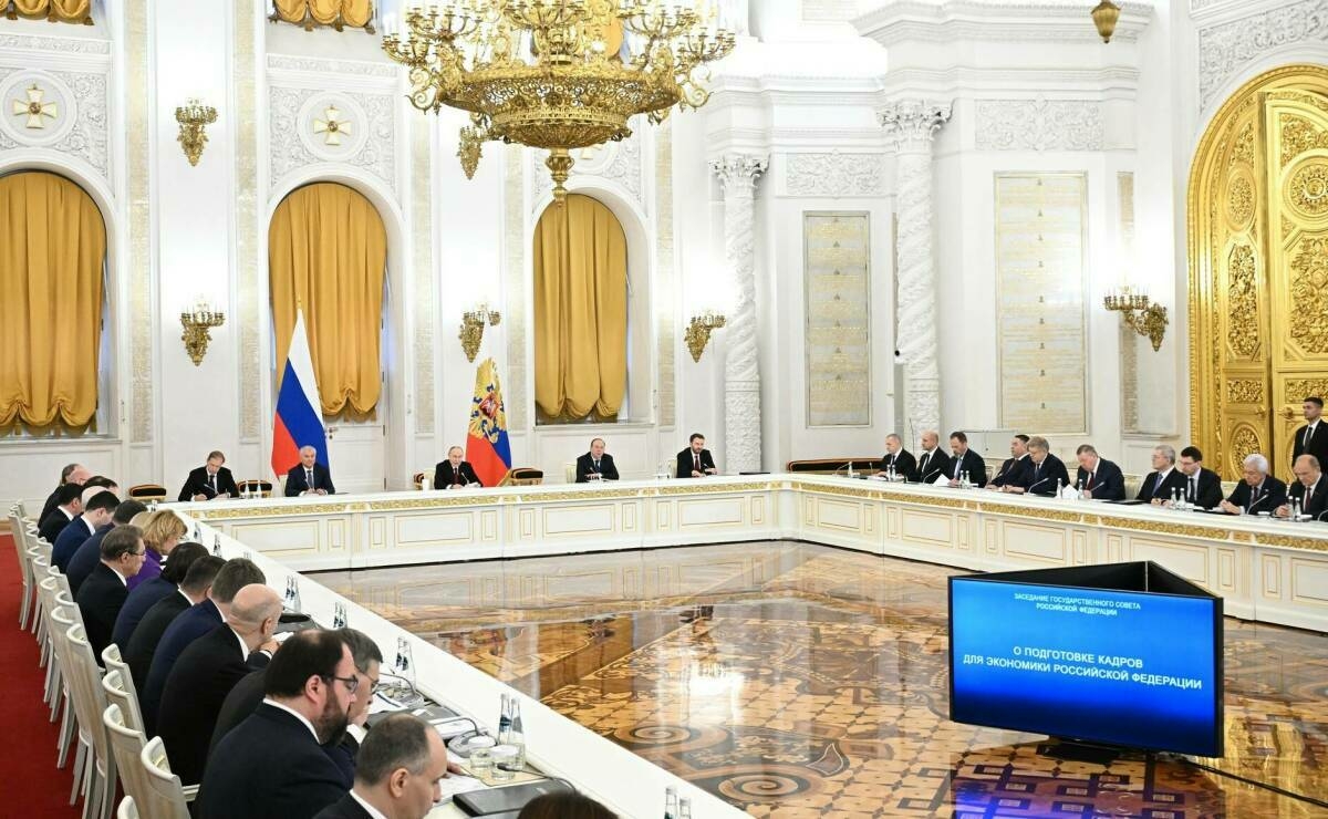 Владимир Путин 2026 елны Россия халыклары бердәмлеге елы дип игълан итте