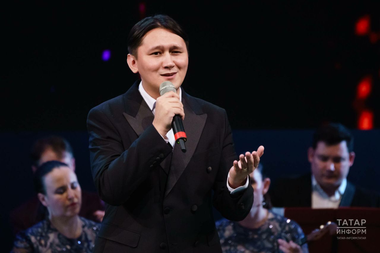 Камал театрында җырчы Алмас Хөсәеновның «Туеп булмый яратып» концерты була