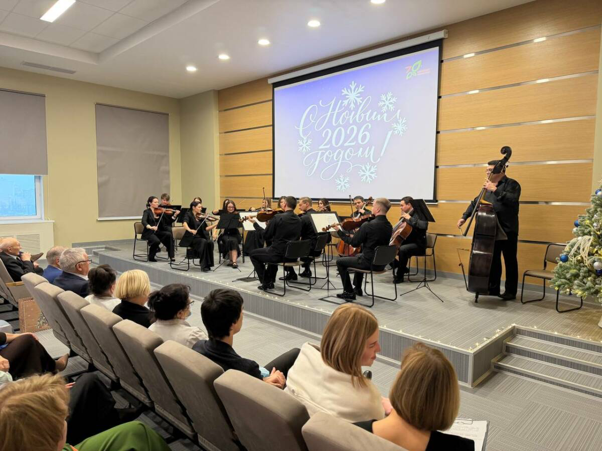 Казанның 7нче хастаханәсендә Татарстан Дәүләт оркестры табибларны Яңа ел белән котлады